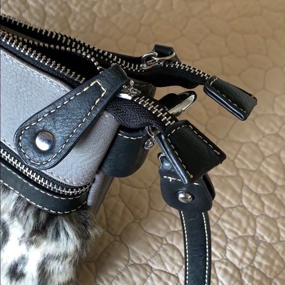 NWOT “Coco + Carmen” Purse leather & faux fur - Picture 6 of 7